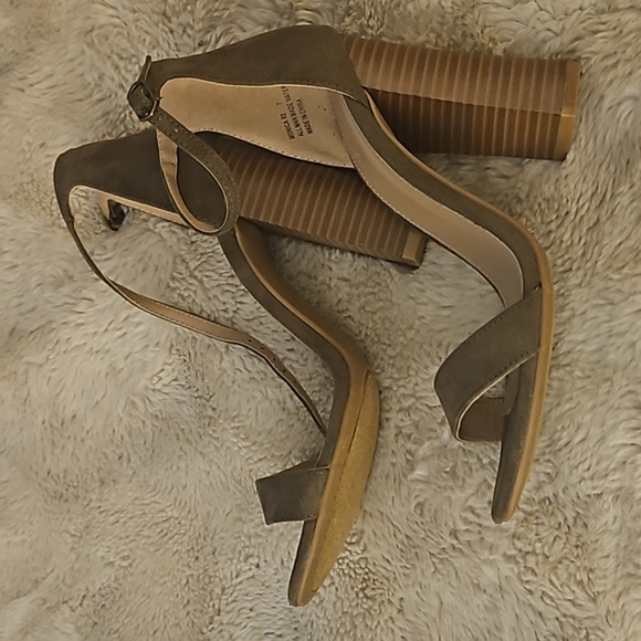 Green / olive suede heels - Picture 4 of 5